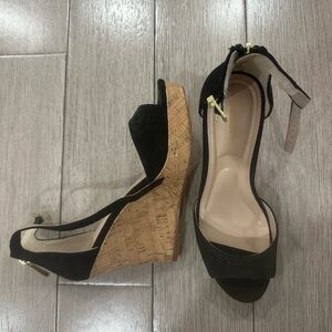 black wedges